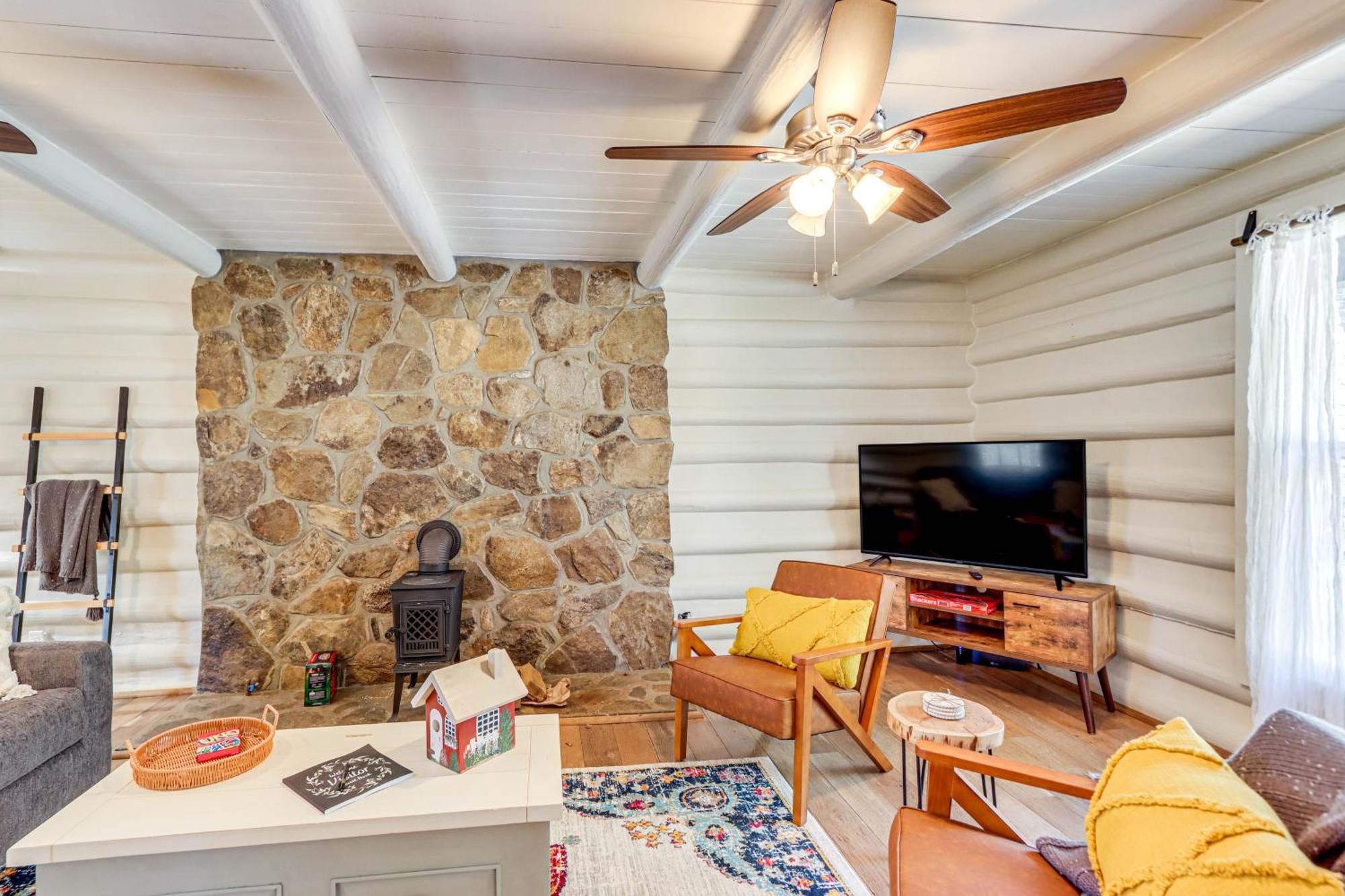 Dog-Friendly Hiawassee Cabin With Decks And Fire Pit! Buitenkant foto