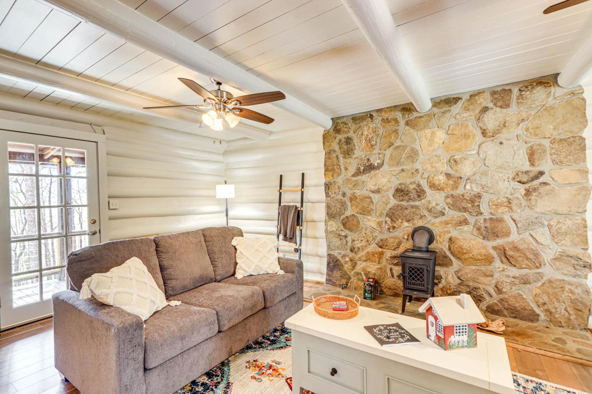 Dog-Friendly Hiawassee Cabin With Decks And Fire Pit! Buitenkant foto
